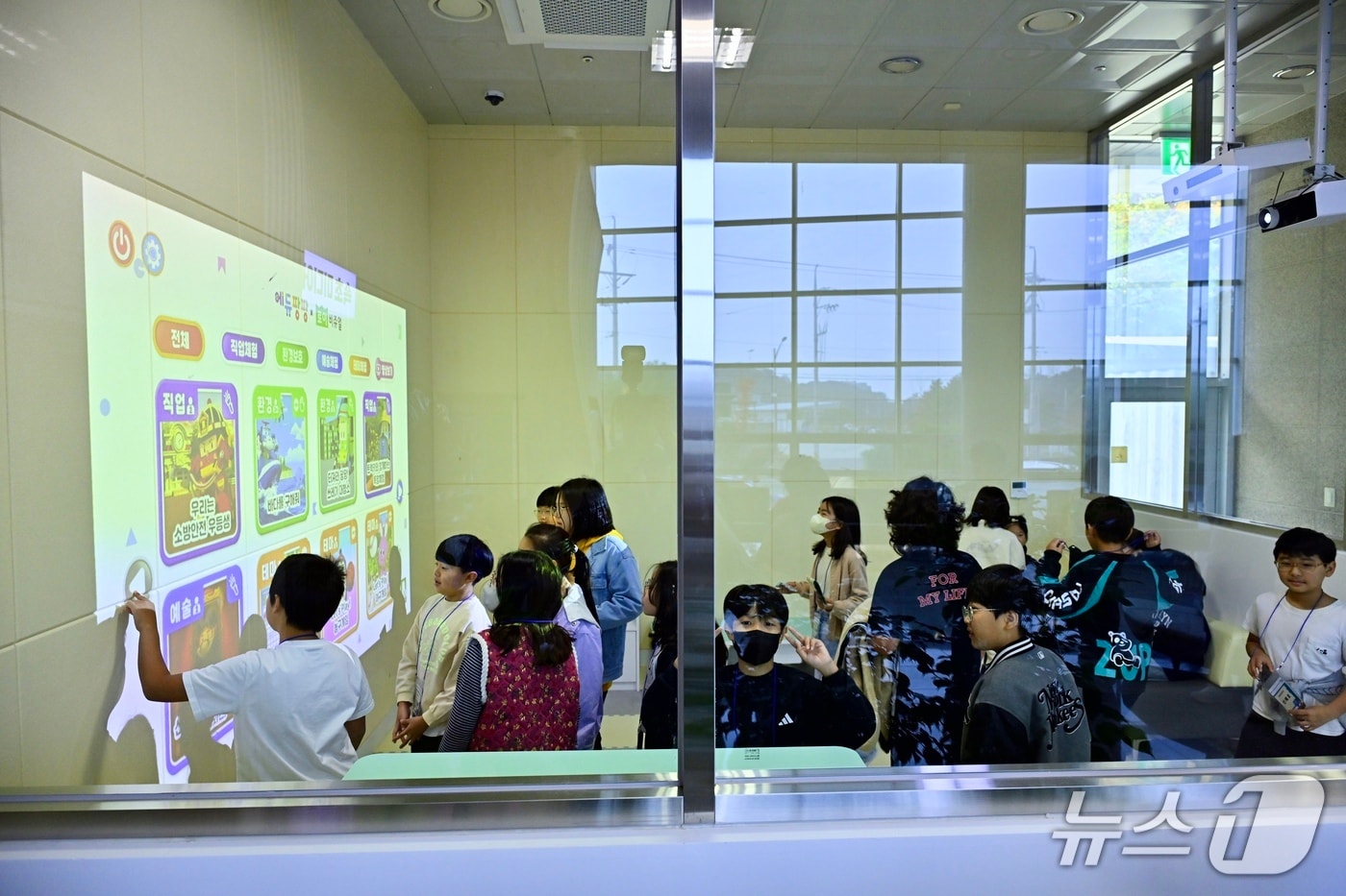 지난해 11월 소야초등학교 학생 속초미디어센터 견학 당시.(속초시 제공, 재판매 및 DB 금지) 2026.1.19/뉴스1