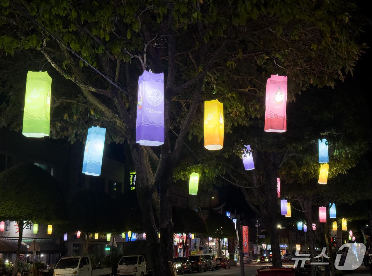  단양 읍내에 설치된 삼족오등.(단양군 제공. 재판매 및 DB금지)/뉴스1 