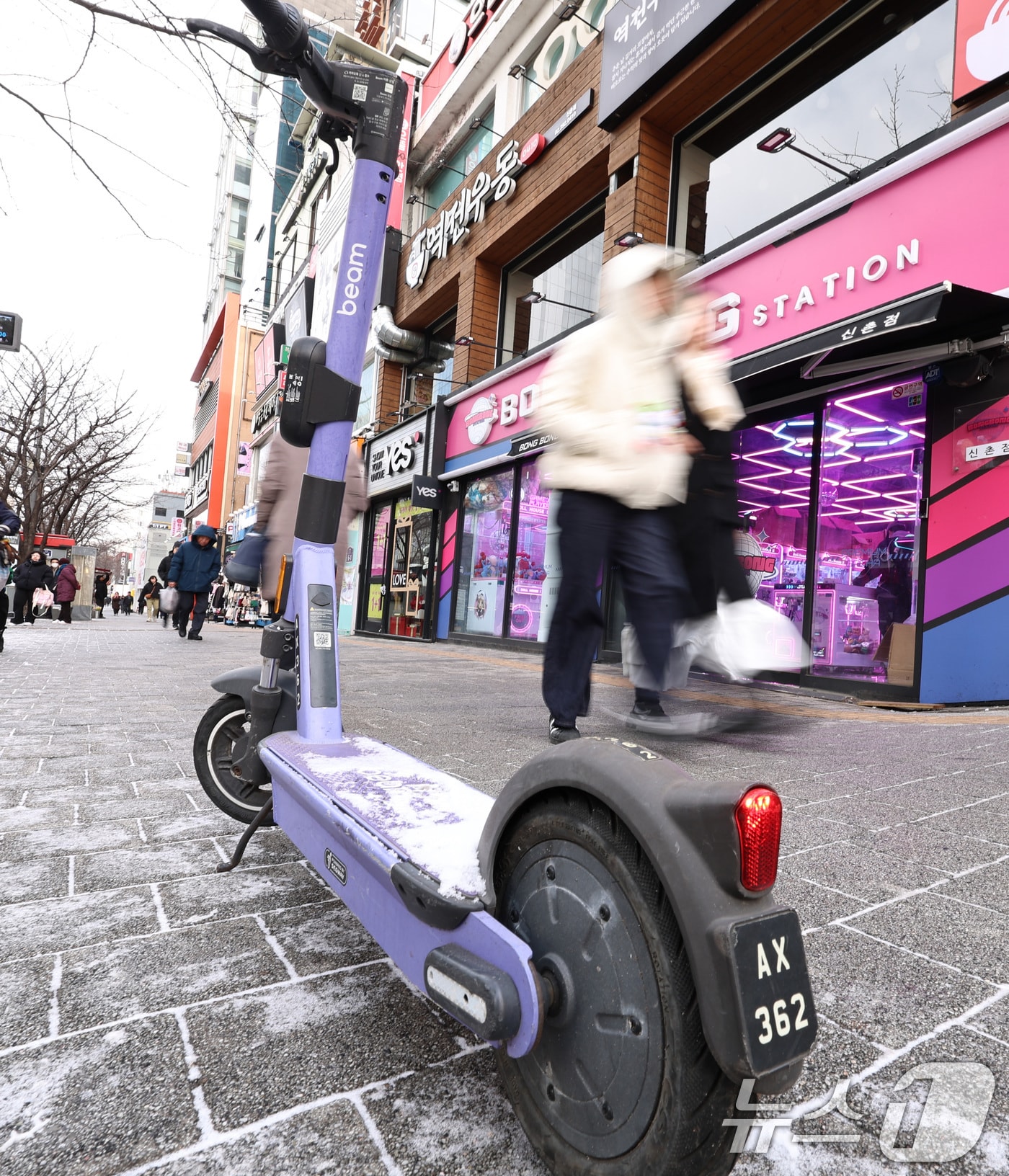 거리 한복판에 전동킥보드가 세워져 있다.  2026.1.19/뉴스1 ⓒ News1 구윤성 기자