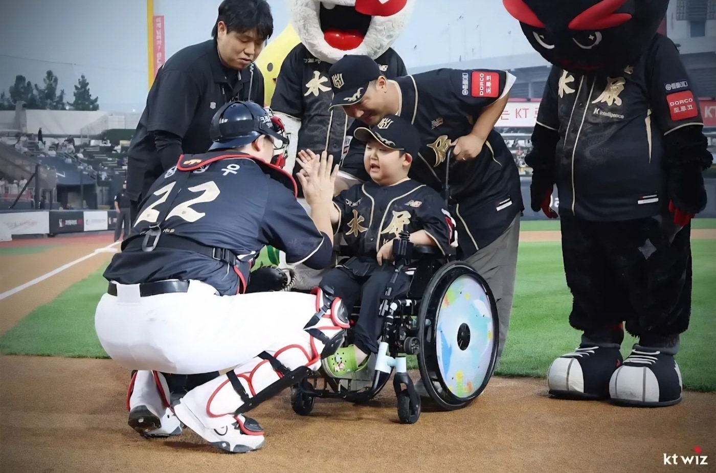 휠체어를 탄 10살 탐험가 "매일, 일상으로 나아간다" - 뉴스 썸네일 이미지