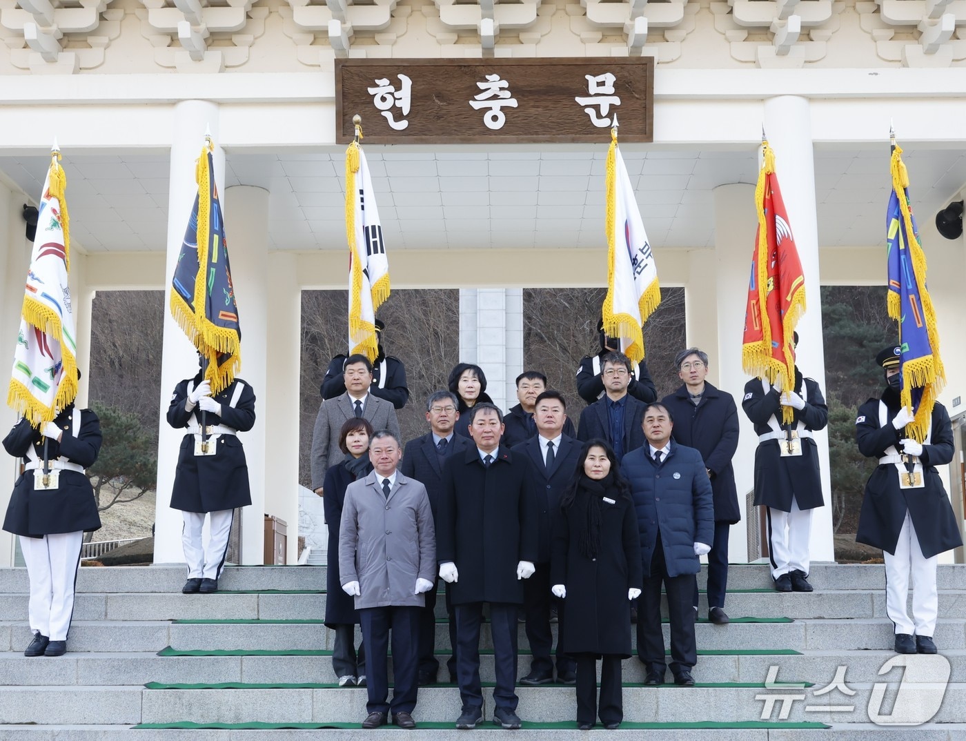 2일 전북 임실군의원들이 호국원을 찾아 참배하고 올해 일정을 시작했다.(의회제공. 재판매 및 DB금지)2026.1.2/뉴스실