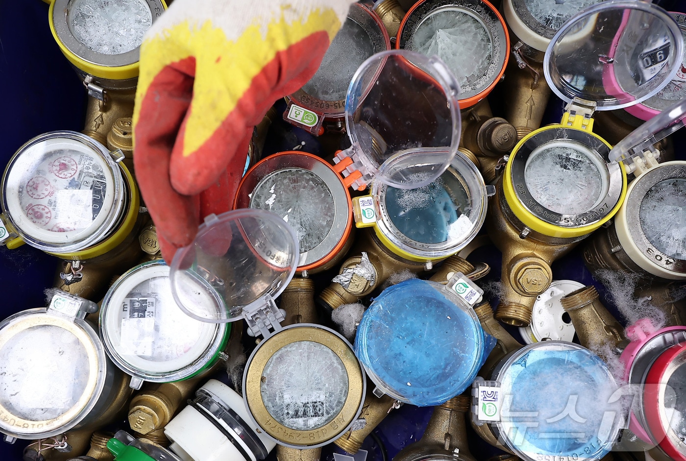 서울 전역에 발효된 한파주의보로 계량기 동파 피해가 발생했다. 2026.1.2/뉴스1 ⓒ News1 김성진 기자