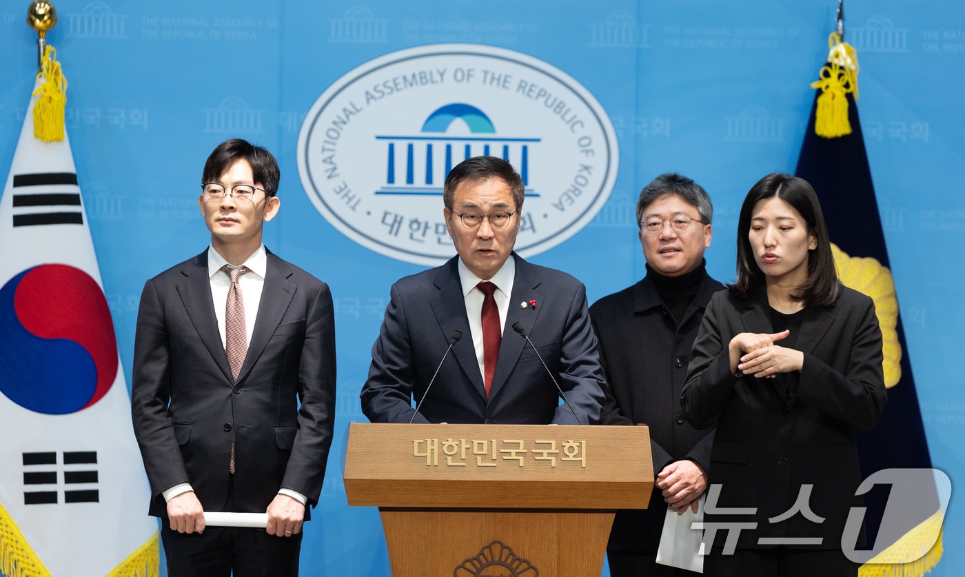 최형두 국민의힘 의원이 지난 2일 서울 여의도 국회 소통관에서 국민의힘 과방위, 문체위 상임위 현안 관련 기자회견을 하고 있다. 2026.1.2/뉴스1 ⓒ News1 이승배 기자