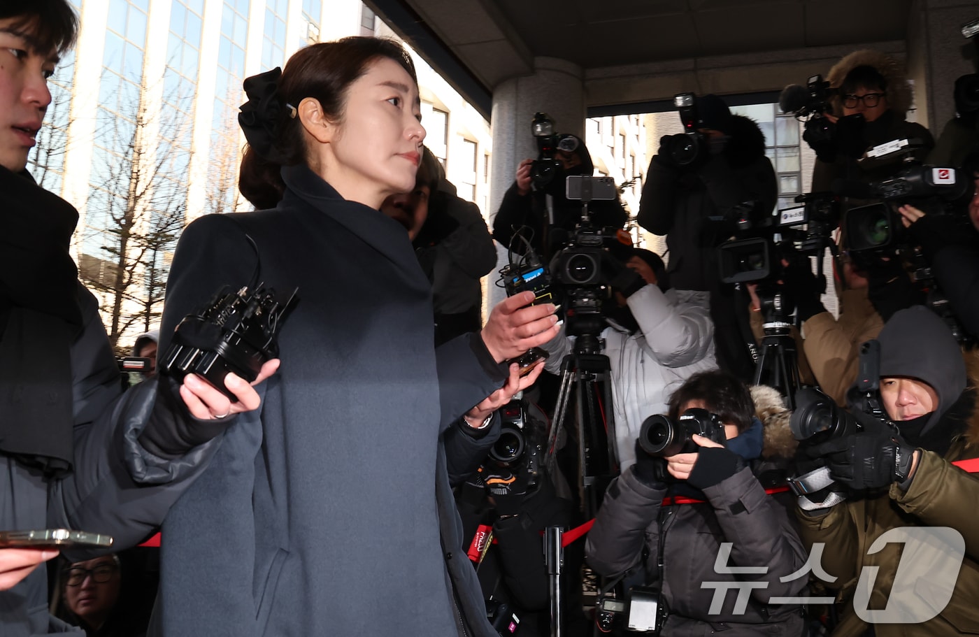 공천헌금 1억원을 수수한 혐의를 받는 강선우 무소속 의원이 20일 서울 마포구 서울경찰청 광역수사단 공공범죄수사대에 조사를 받기 위해 출석하고 있다. 2026.1.20/뉴스1 ⓒ News1 김도우 기자