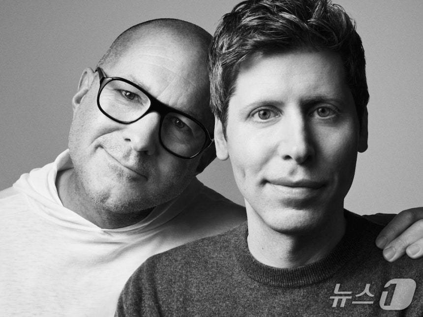 오픈AI "연내 첫 AI 오디오기기 공개...구글 아닌 애플과 경쟁" - 뉴스 썸네일 이미지