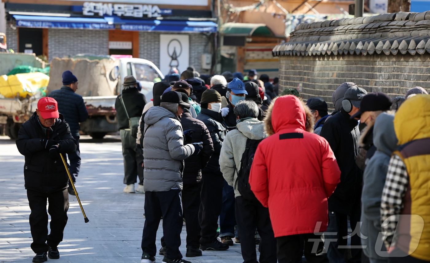 韓 노령지출 4.8% vs 일본 11.3%...OECD 41개국 중 '꼴찌' - 뉴스 썸네일 이미지
