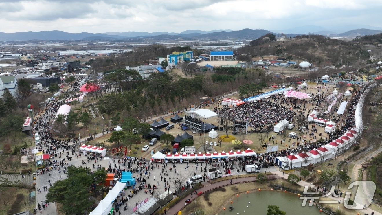 지난해 딸기축제 행사 장면 (논산시 제공.재판매 및 DB금지)/뉴스1