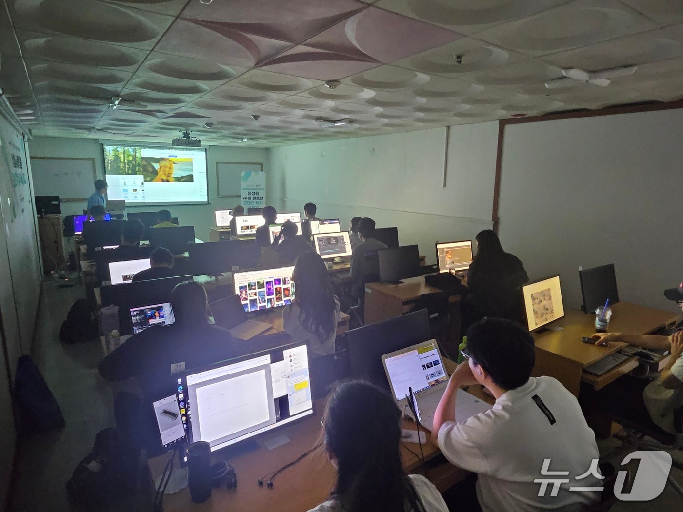 2025년 생성형 AI를 활용한 콘텐츠 제작 실무자 양성과정 모습.(용산구 제공)