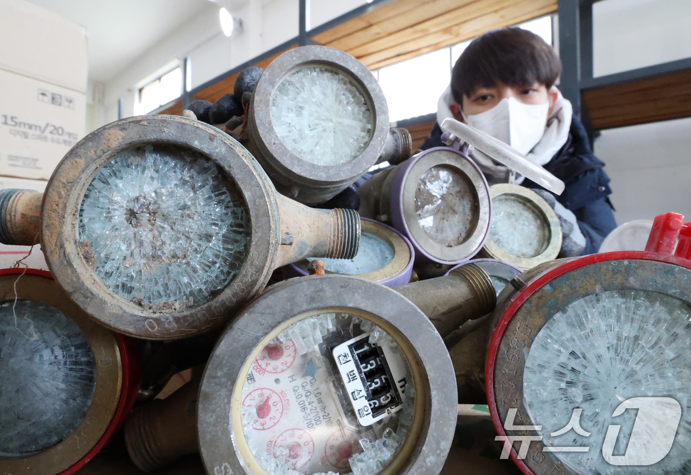 추위에 동파된 수도계량기.(뉴스1 DB) ⓒ News1 김영운 기자