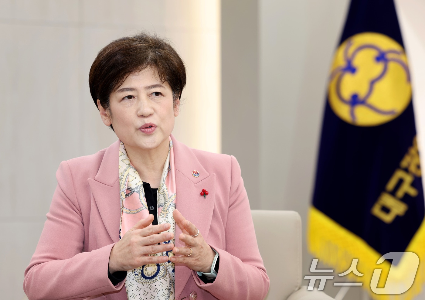 강은희 대구교육감이 21일 오후 대구 수성구 대구교육청에서 김정기 대구시장 권한대행 행정부시장과 만나 대구경북 행정통합에 대해 논의하고 있다. (대구교육청 제공. 재판매 및 DB 금지) 2026.1.21 ⓒ 뉴스1 공정식 기자