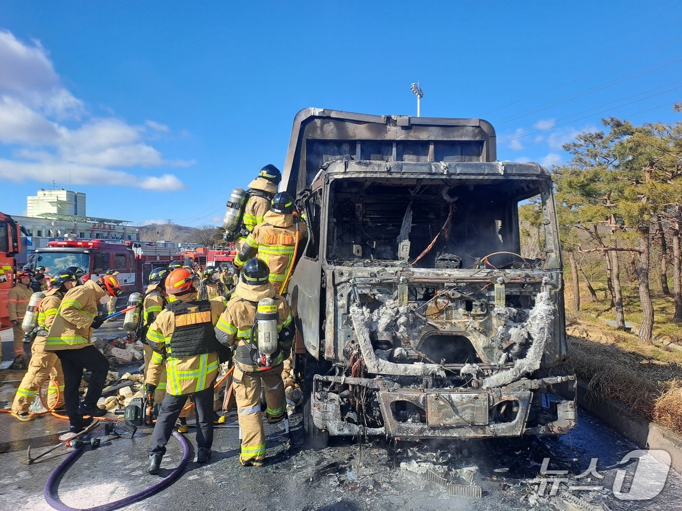 화재 현장 모습.(전북 소방 제공. 재판매 및 DB 금지)