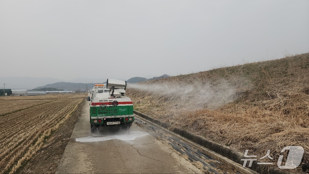 춘천시, 고병원성 AI 방역.(춘천시 제공, 재판매 및 DB금지)