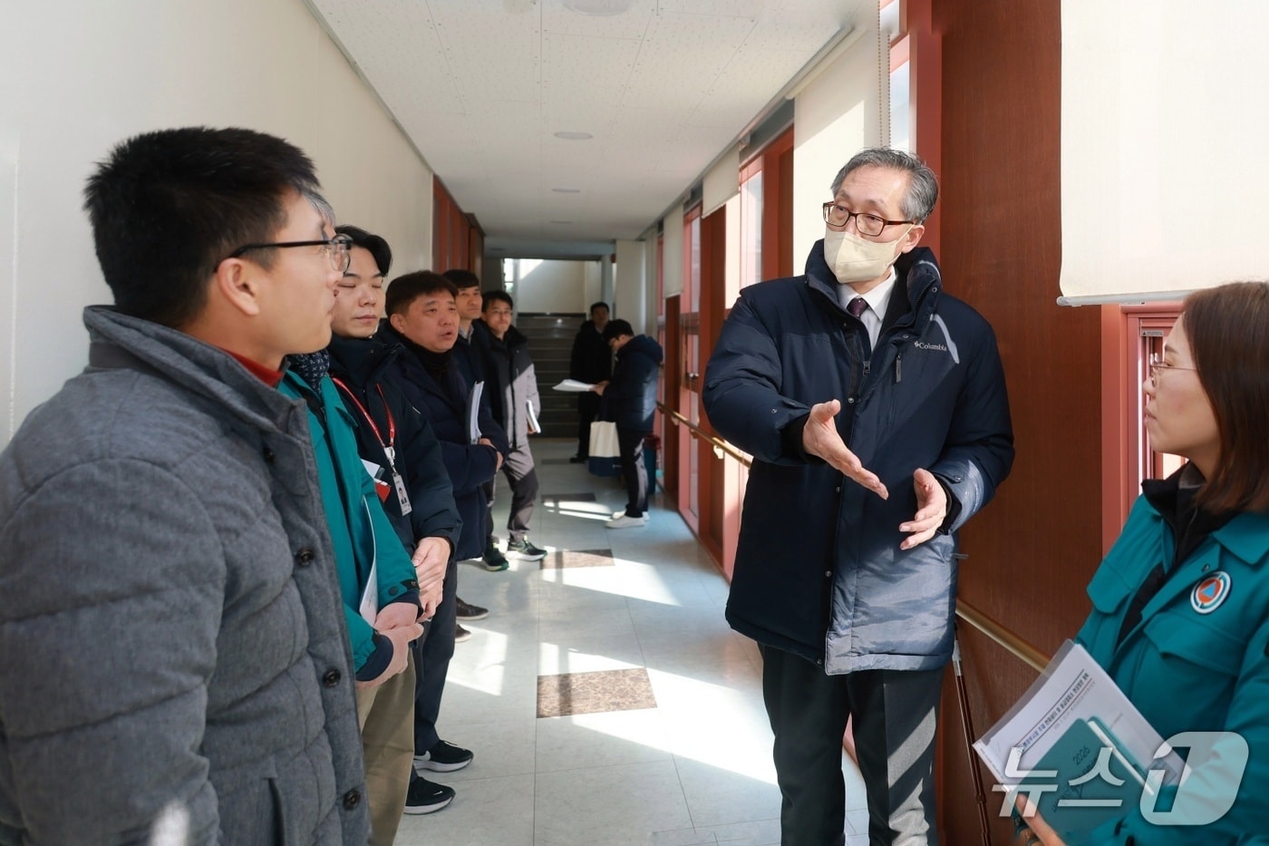 유득원 행정부시장이 관내 한파 쉼터를 긴급 점검하고 있다.(대전시 제공. 재판매 및 DB금지)/뉴스1