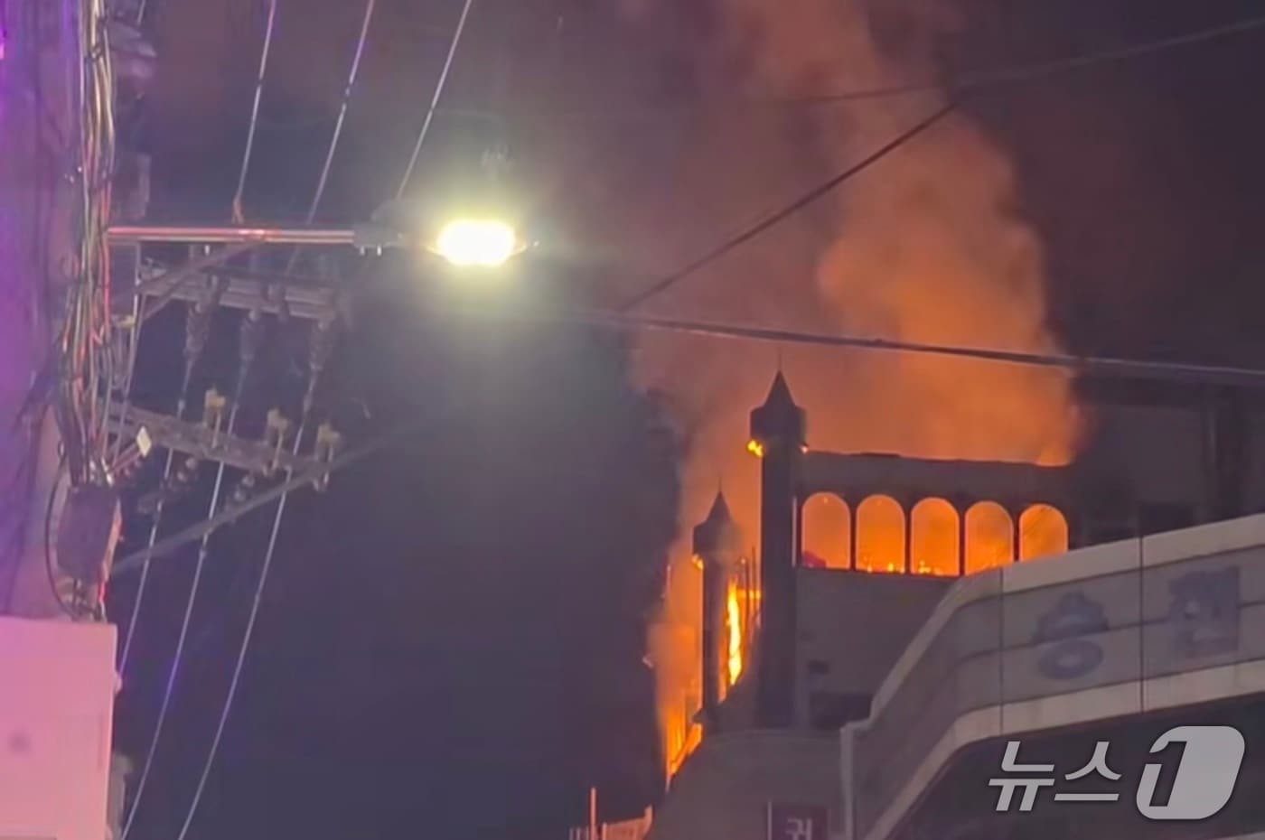 인천 계양구 계산동에서 발생한 화재 현장 모습. (독자제공/뉴스1)