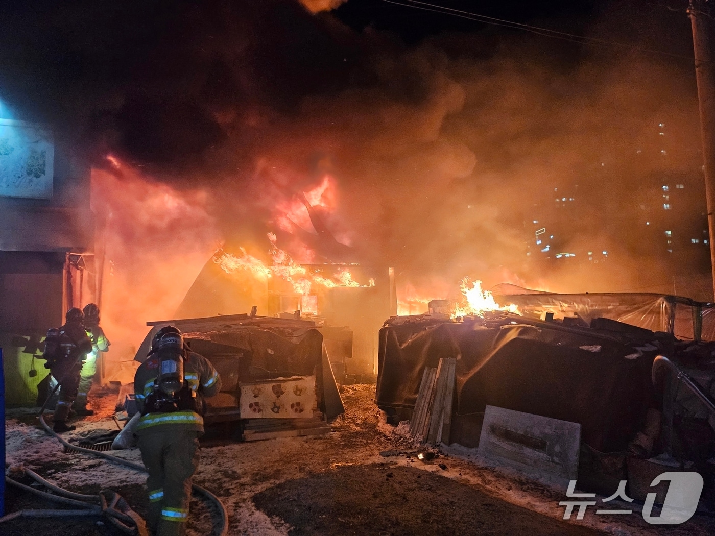 아산 좌부동 근린생활시설 화재 현장. (아산소방서 제공, 재판매 및 DB금지) / 뉴스1