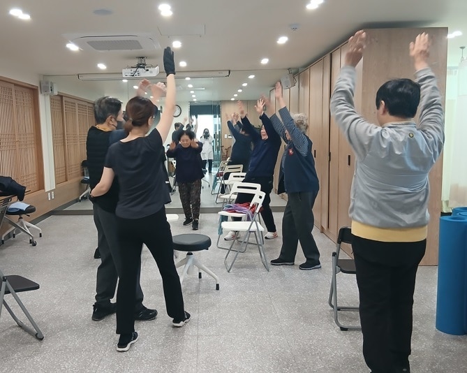 관절 가동성 운동 및 근력운동(종로구 제공)