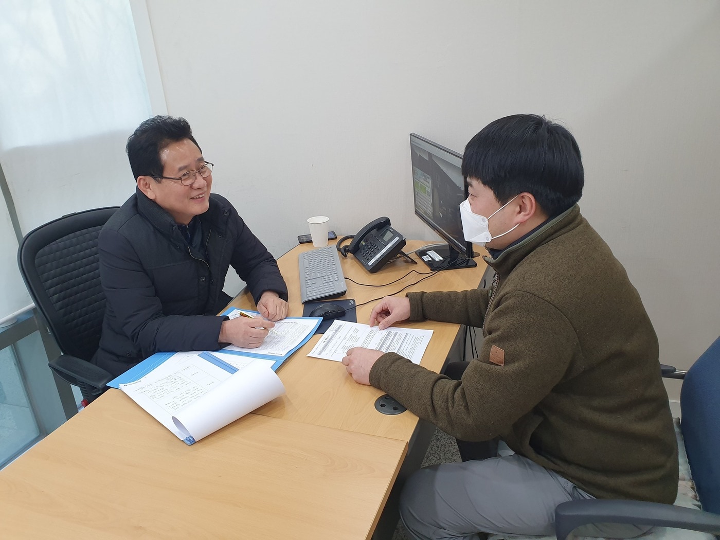 건축상담을 진행하고 있는 모습(성동구 제공)