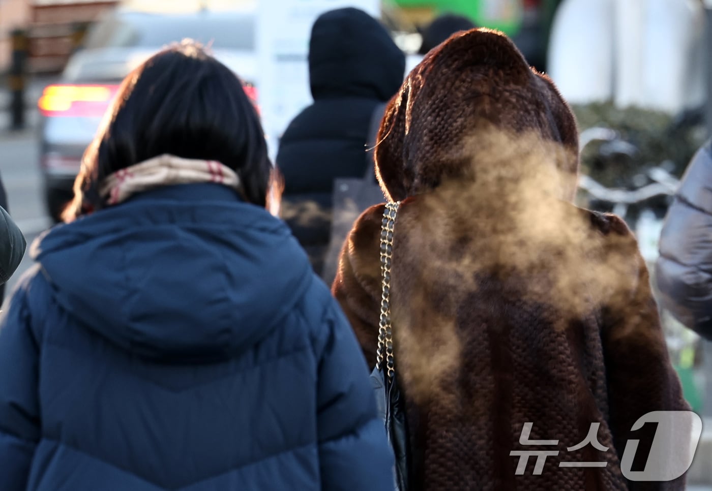 연일 한파가 이어지는 23일 오전 서울 종로구 세종대로사거리에서 두터운 옷차림을 한 시민들이 발걸음을 서두르고 있다. 2026.1.23/뉴스1 ⓒ News1 최지환 기자
