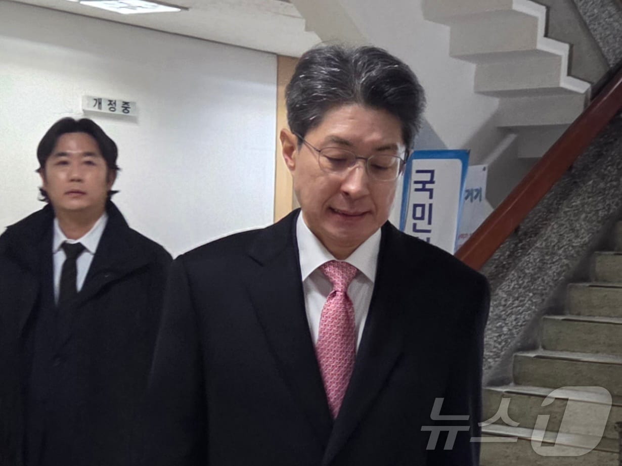 23일 대구지법에서 공직선거법 위반 혐의로 기소된 정장수 전 대구시 경제부시장이 법정으로 향하고 있다. 2026.1.23/뉴스1 ⓒ News1 이성덕 기자