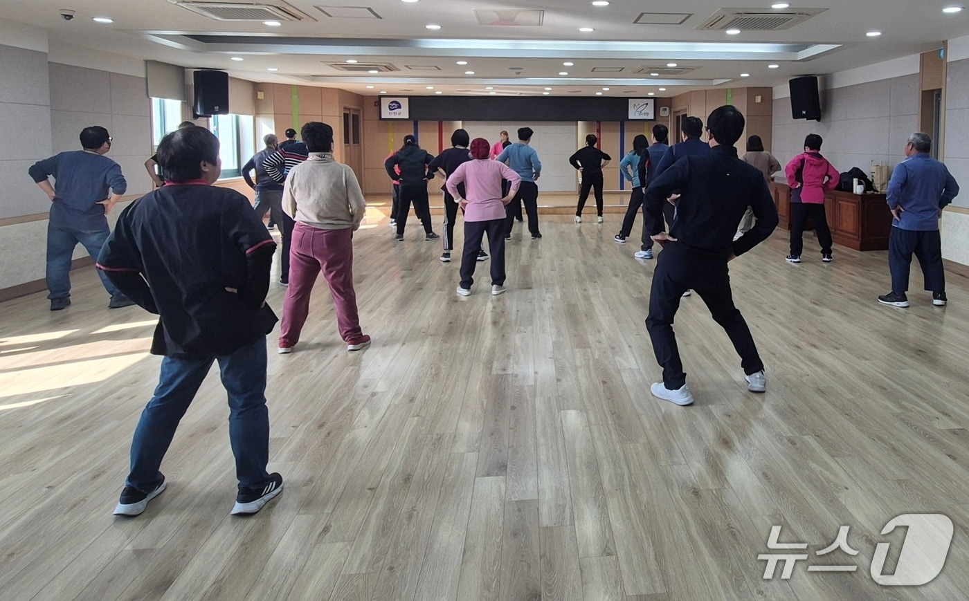 충북 진천군 정신건강복지센터 사회재활 프로그램 운영 모습.(진천군 제공, 재판매 및 DB금지)/뉴스1