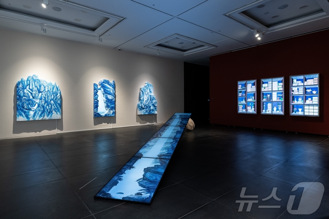 광주신세계백화점 갤러리가 3월까지 이이남 작가의 산수극장을 전시한다.