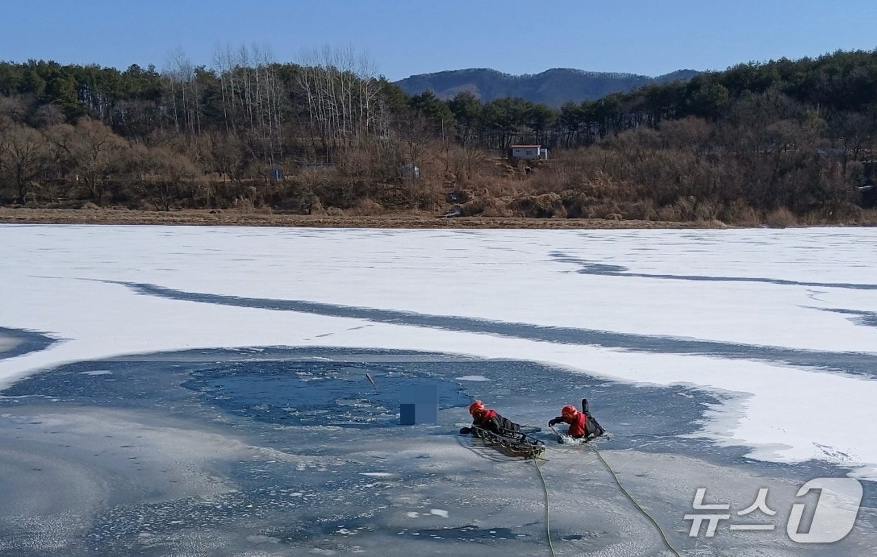 25일 오전 10시 49분쯤 충북 옥천군 안남면 연주리의 대청호에서 A 씨(60대)가 물에 빠져 숨졌다. (옥천소방서 제공. 재판매 및 DB금지) /뉴스1