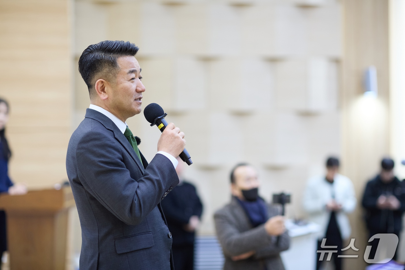 서원 논산시의원 '한 줄의 기준' 출판기념회 열어 - 뉴스 썸네일 이미지