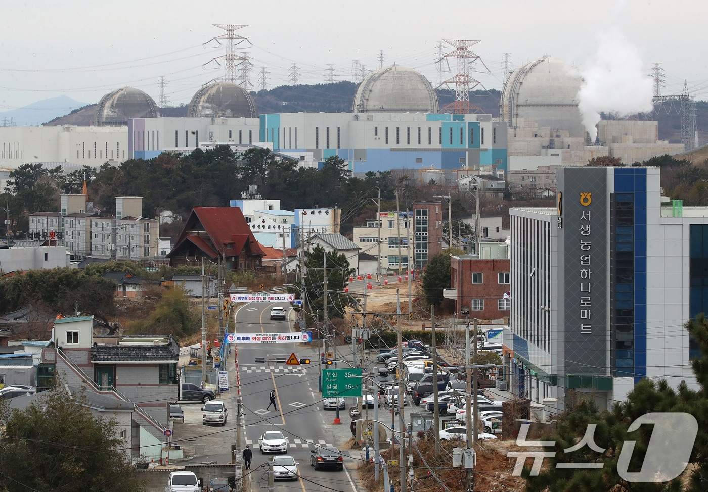 울산 울주군 서생면 신고리 3(왼쪽부터), 4호기와 공사 중인 새울 3, 4호기(옛 신고리 5, 6호기). 2026.1.26 ⓒ 뉴스1 윤일지 기자