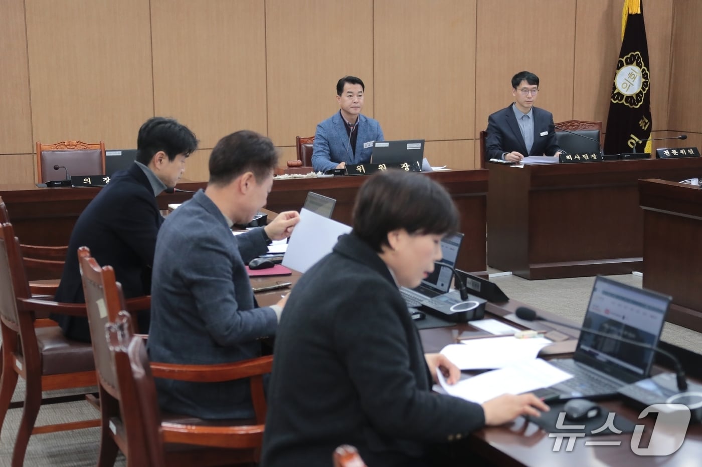 26일 이천시의회 상임위원회실에서 열린 의회운영위원회 회의 모습.(이천시의회 제공)