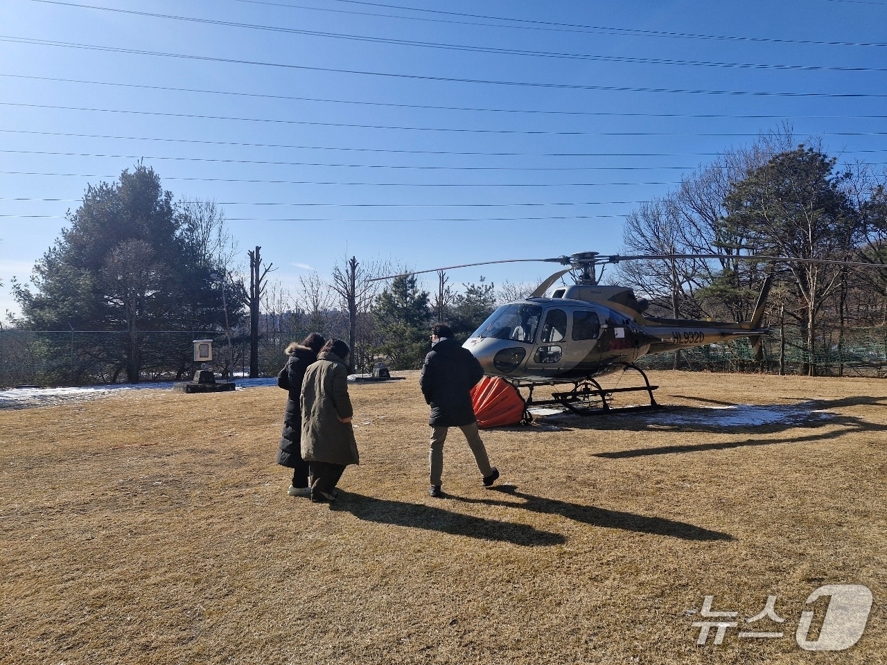 경기 수원시 산불 진화 헬기. (수원시 제공. 재판매 및 DB 금지) 2026.1.26/뉴스1