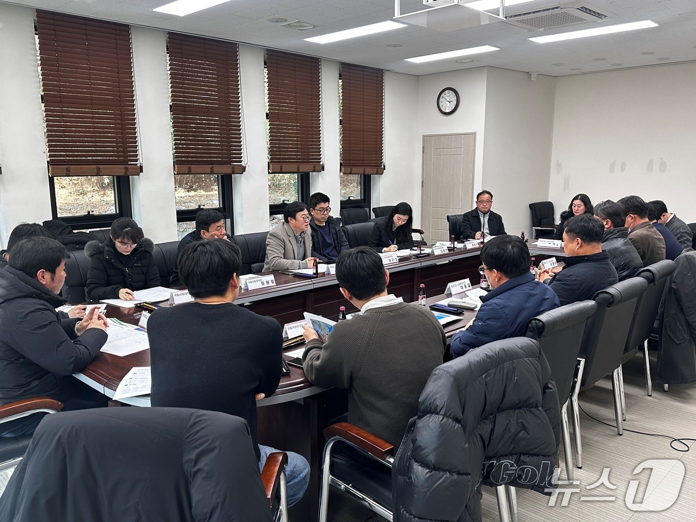 산림청은 충남도의 광역 단위 방제전략 점검을 위한 긴급회의를 태안군 일원에서 26일 개최했다. (산림청 제공.재판매 및 DB 금지)/뉴스1