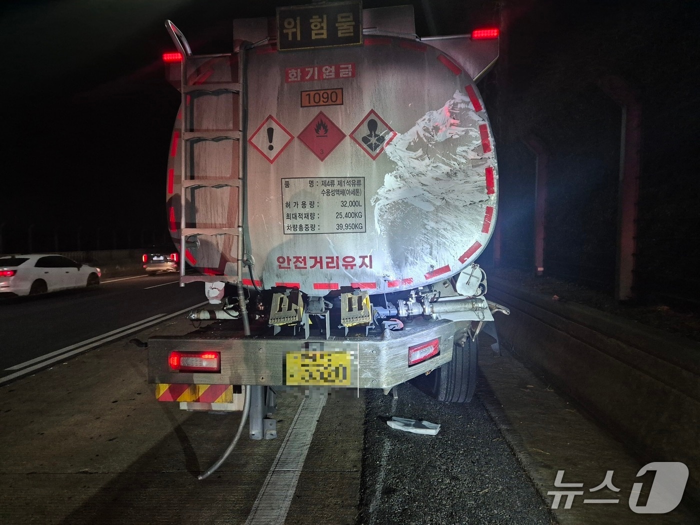  천안논산고속도로 교통사고 현장. (공주소방서 제공, 재판매 및 DB금지) / 뉴스1 