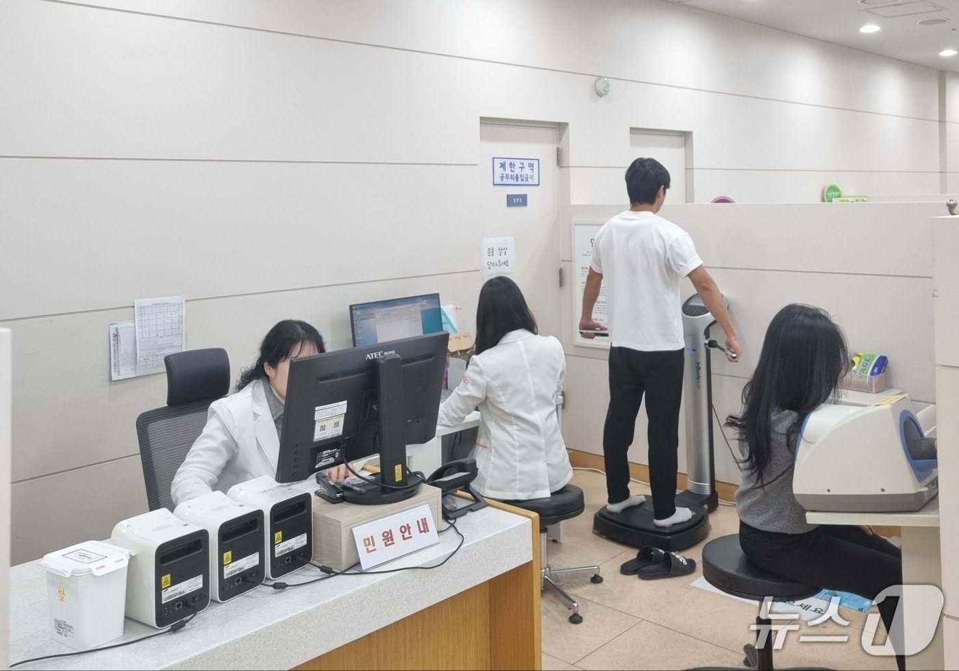 마포구보건소 마포건강관리센터에서 대사증후군 검진을 받는 모습