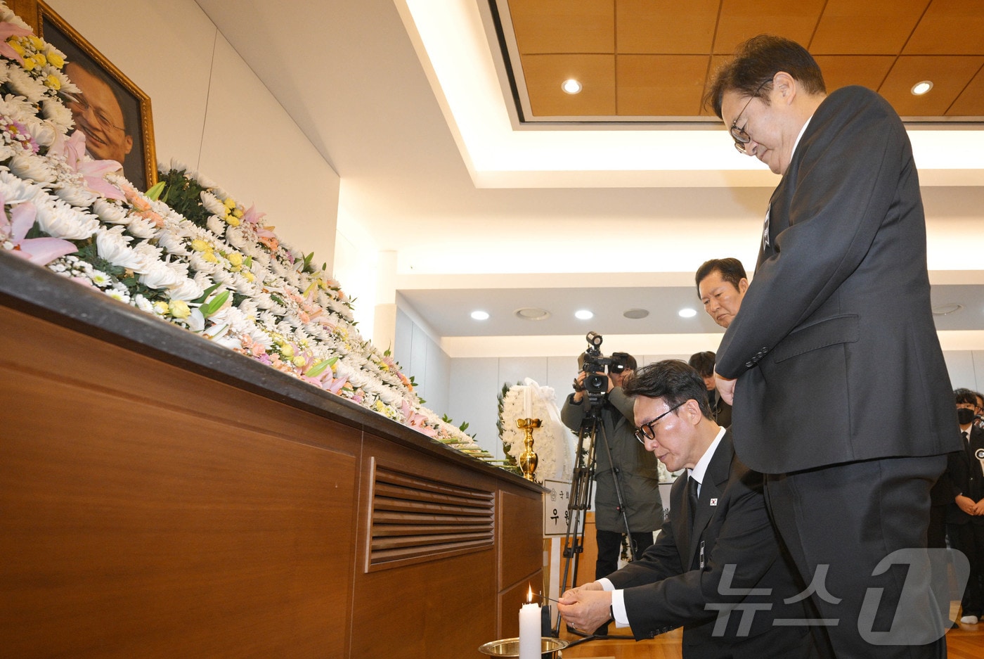 우원식 국회의장, 김민석 국무총리, 정청래 더불어민주당 대표가 27일 오전 서울 종로구 서울대학교병원 장례식장에 마련된 故 이해찬 전 국무총리의 빈소에서 조문하고 있다. (공동취재) 2026.1.27/뉴스1 ⓒ News1 오대일 기자