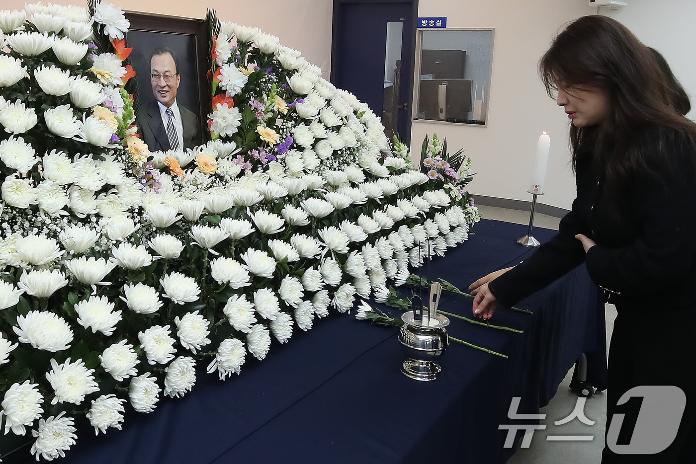 27일 대구 중구 삼덕동 더불어민주당 대구시당에 마련된 고(故) 이해찬 전 국무총리(민주평화통일자문회의 수석부의장)의 분향소를 찾은 시민들이 이 전 총리를 애도하고 있다. 2026.1.27/뉴스1 ⓒ News1 공정식 기자