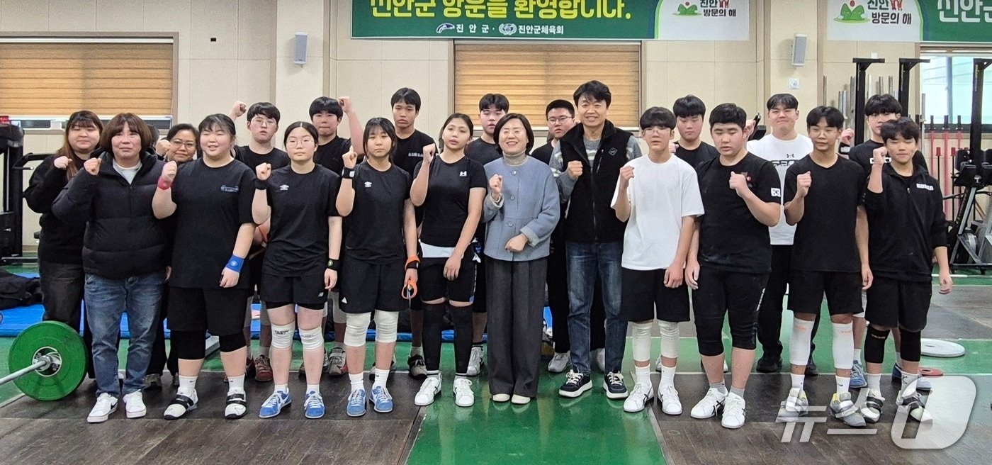 순창북중학교를 비롯한 4개 학교 역도 선수단 20명이 전북 진안군 역도훈련장에서 19일간의 전지훈련에 돌입했다.(진안군제공, 재판매 및 DB금지)2026.1.27/뉴스1