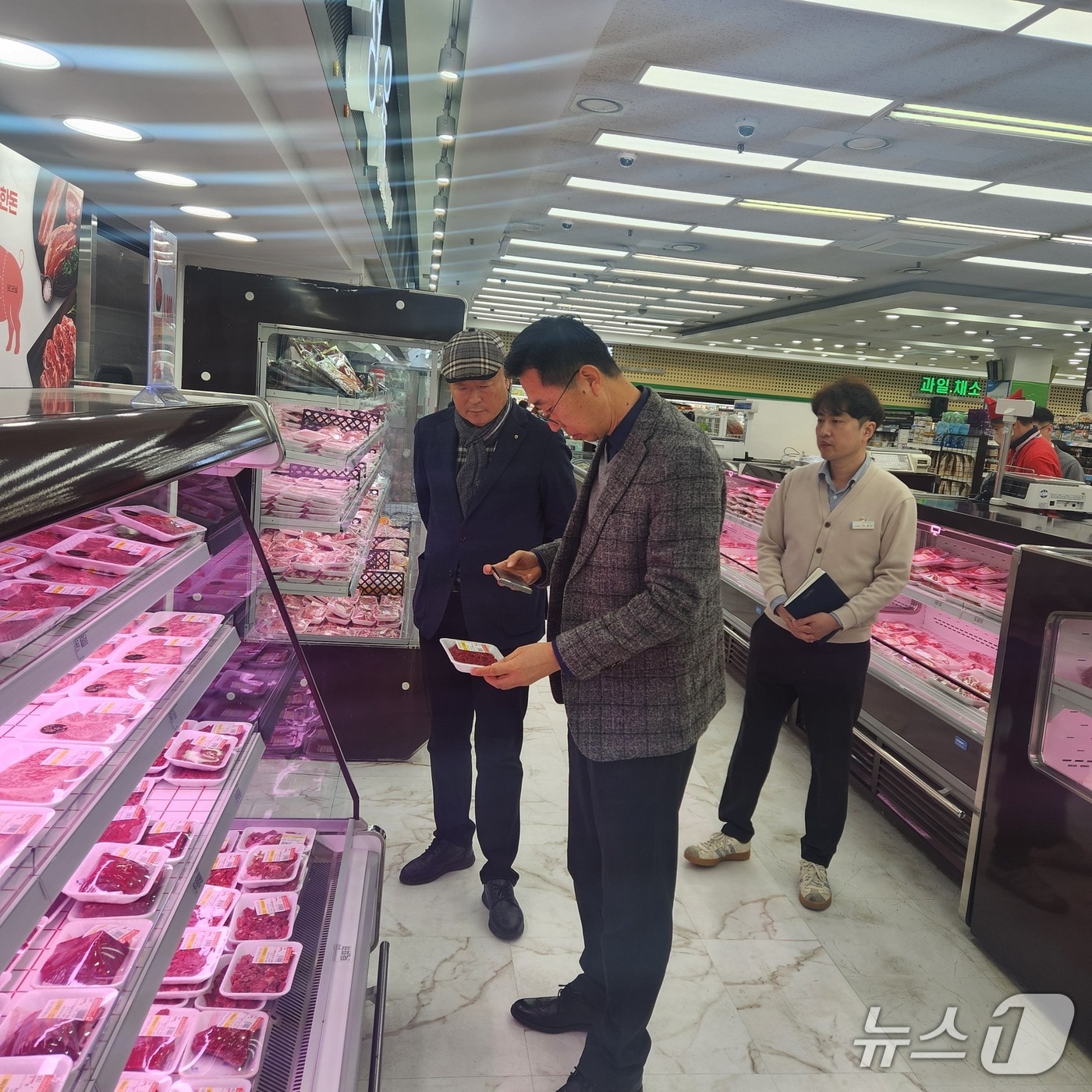 설 명절 대비 하나로마트 식품안전 특별점검.(농협 강원본부 제공. 재판매 및 DB금지)/뉴스1