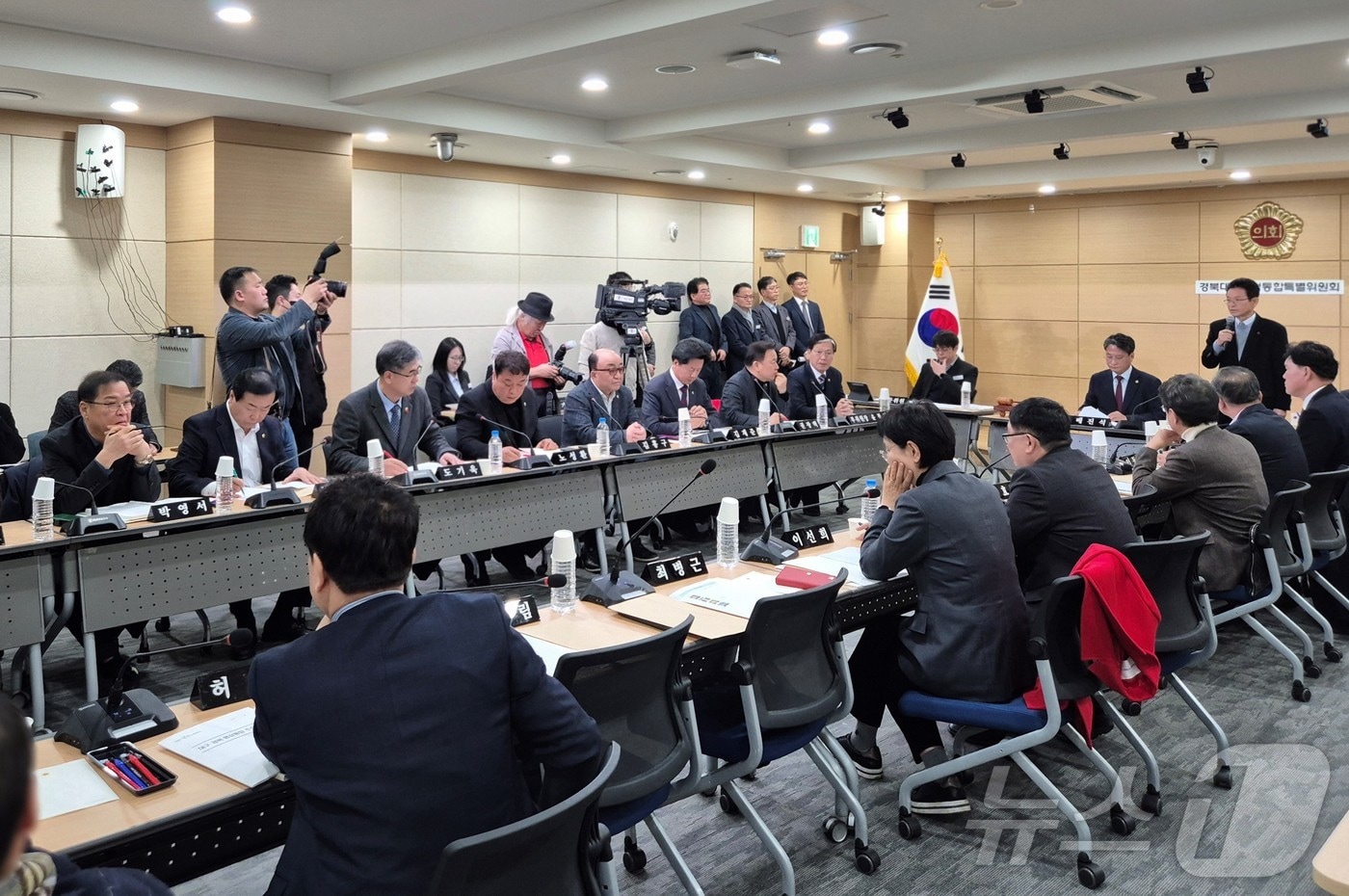 경북도의회는 27일 경북대구행정통합특별위원회를 열어 통합 추진 방향과 쟁점 사항을 놓고 토론을 벌였다. ⓒ News1 김대벽기자