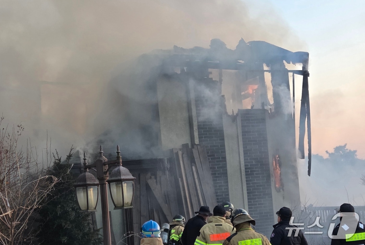 동두천 화재 현장(경기도북부소방재난본부 제공. 재판매 및 DB 금지)/뉴스1