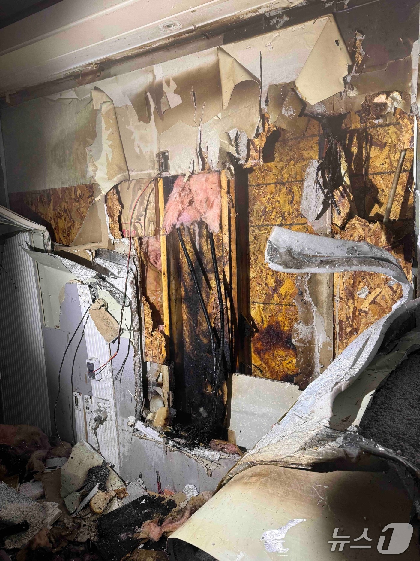 강원 정선 사북의 한 펜선 화재 현장.(강원도소방본부 제공, 재판매 및 DB금지)