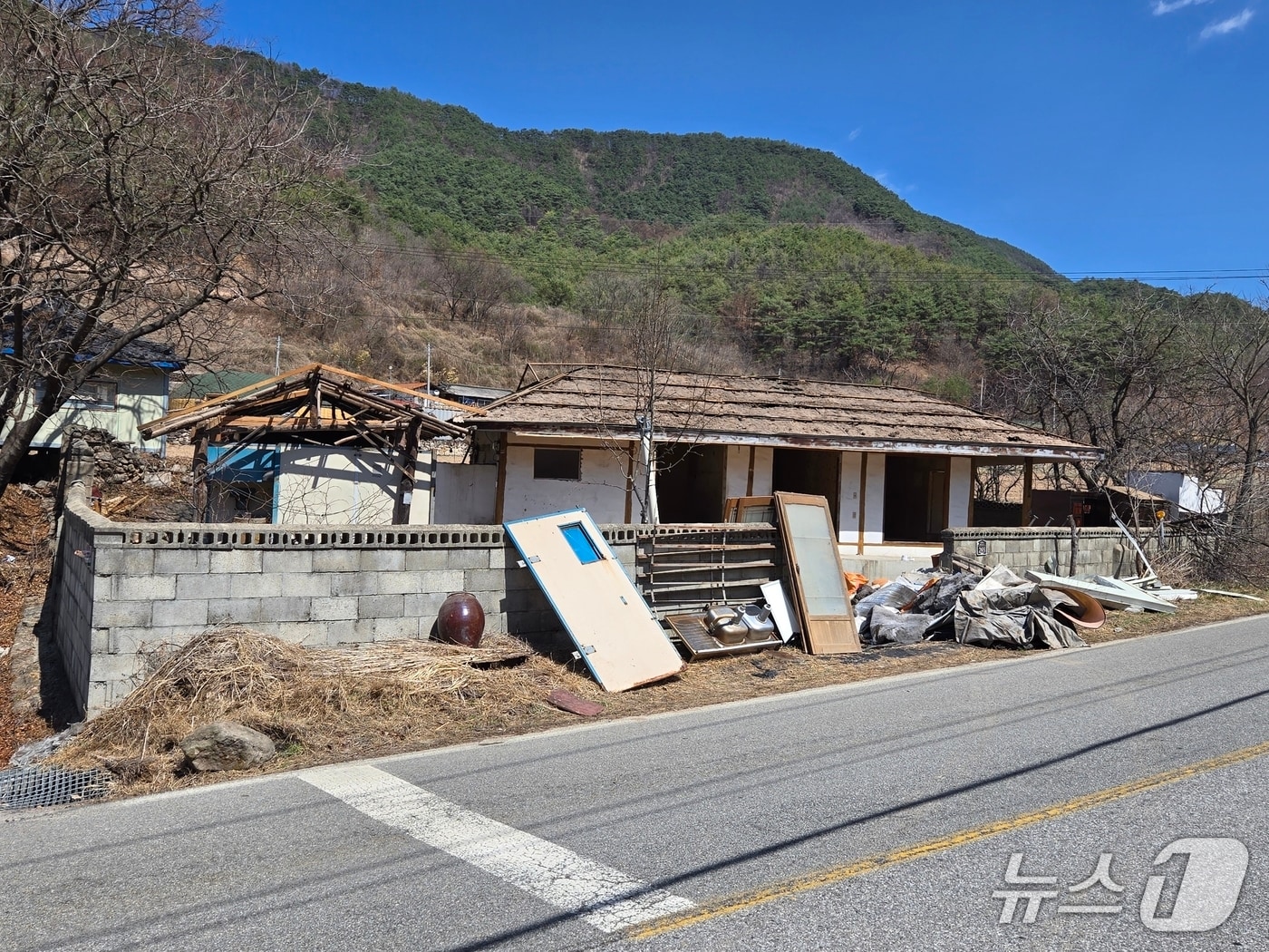 봉화군 빈집 철거 현장 모습(봉화군 제공. 재판매 및 DB금지)2026.1.28/뉴스1