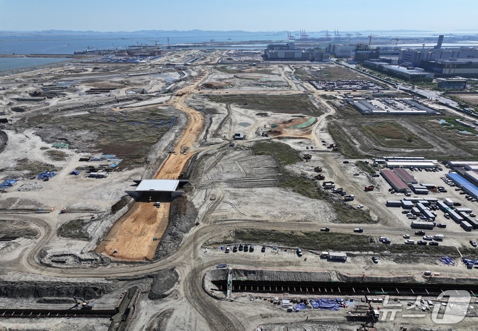 여의도 면적의 4.3배 규모(1245만㎡)인 송도 11공구의 매립 및 기반시설 공사가 한창 진행중이다. (인천시 제공.재판매 및 DB금지)