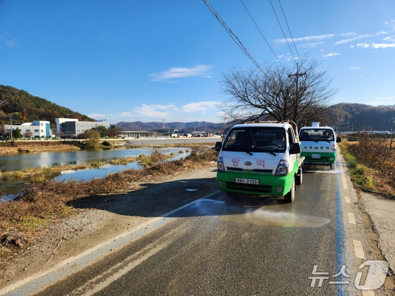 Ai 발생 지역 방역 소독하는 천안시. (천안시청 제공. 재판매 및 DB금지)