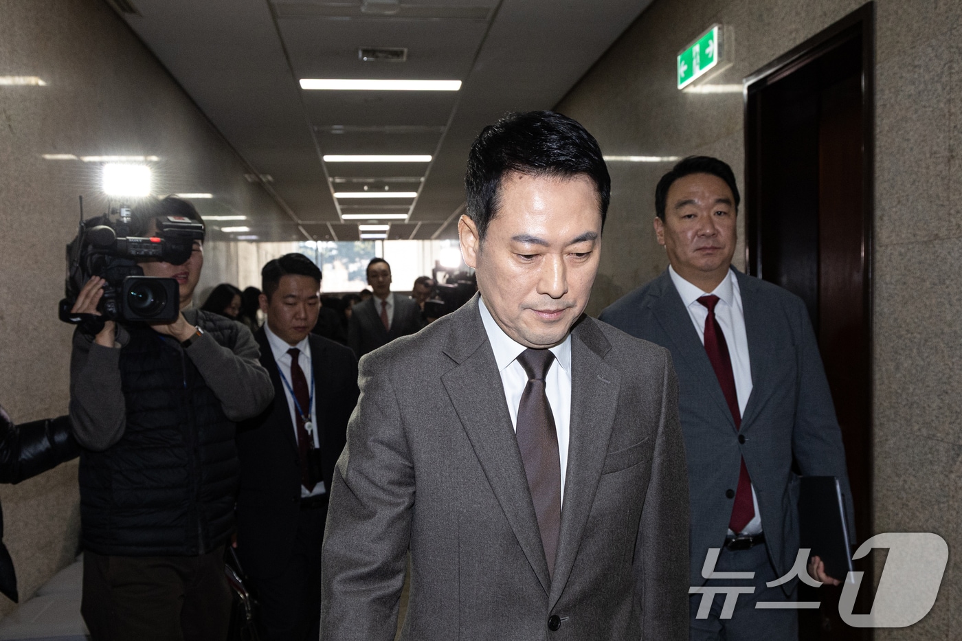 장동혁 국민의힘 대표가 29일 서울 여의도 국회에서 열린 최고위원회의를 마치고 대표실로 향하고 있다. 이날 국민의힘 최고위원회의에서는 한동훈 전 대표의 '당원 게시판' 사건과 관련해 제명안에 대한 의결 절차를 진행, 의결했다. 2026.1.29/뉴스1 ⓒ News1 이승배 기자