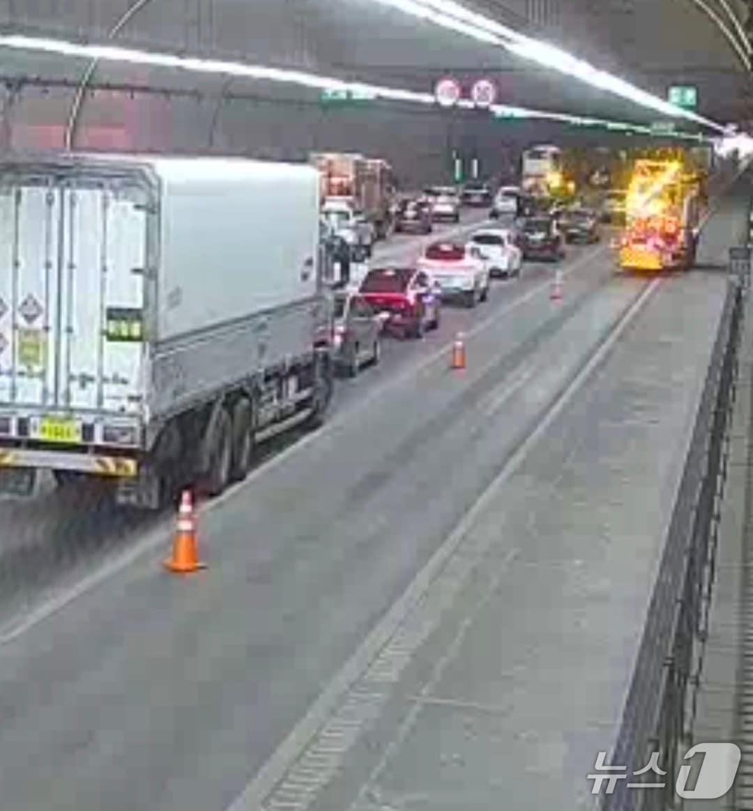사고 현장. (한국도로공사 CCTV 갈무리. 재판매 및 DB 금지) 2026.1.29/뉴스1