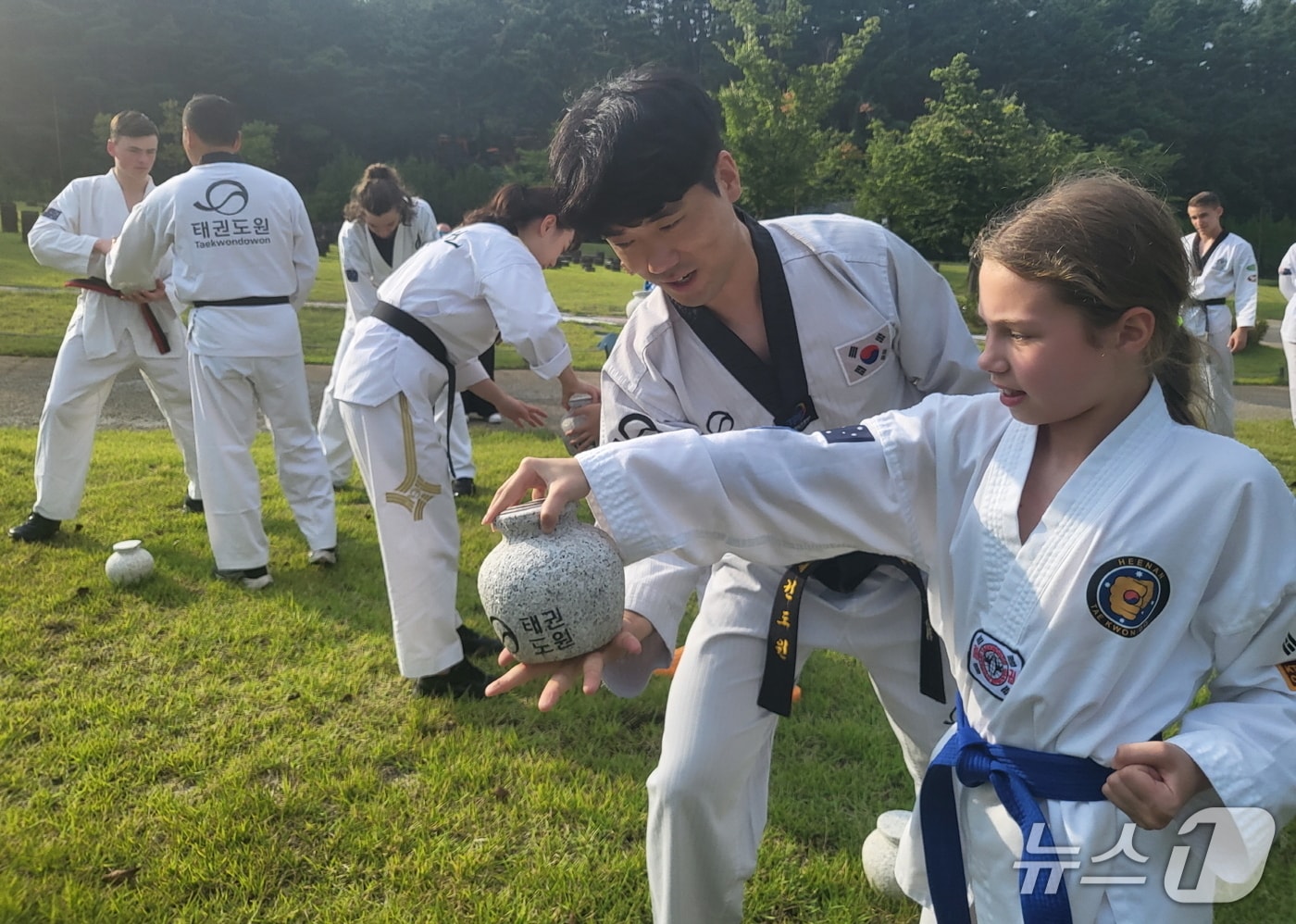 호주 수련생들이 태권도원 전통무예수련장에서 수련을 하고 있다.(태권도진흥재단 제공. 재판매 및 DB 금지)