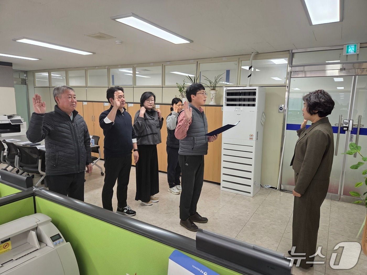 농림수산업자신용보증기금 강원지역보증센터는 29일 농협 춘천시지부에서 신뢰 회복·자정 결의 대회를 가졌다.(농협 강원본부 제공. 재판매 및 DB금지)/뉴스1