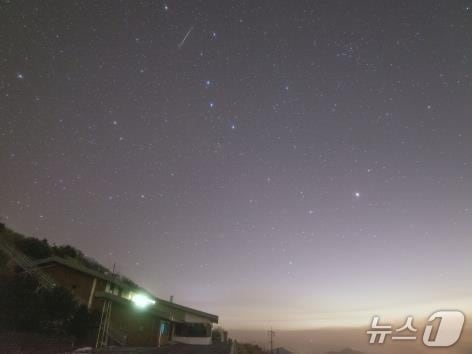 2017년 관측된 사분의자리 유성우(천문연 제공) /뉴스1