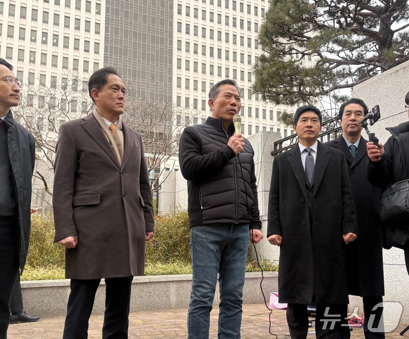 30일 선거법 위반 혐의로 1심에서 징역형 집행유예를 선고 받고 석방된 손현보 세계로교회 목사가 발언하고 있다.2025.1.30/뉴스1 ⓒ News1 장광일 기자