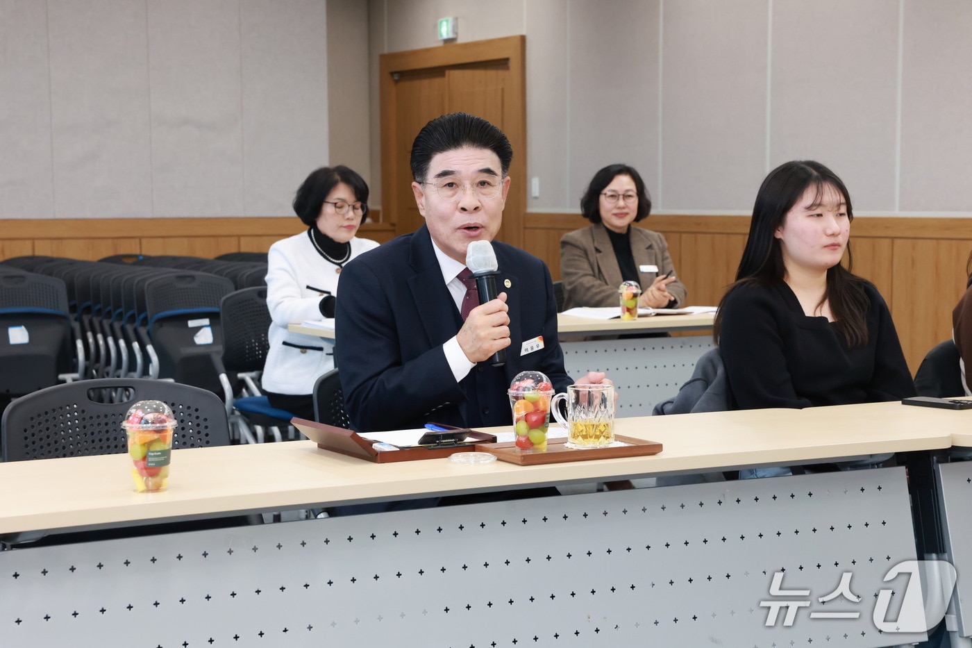 계룡시는 30일 2026년 겨울방학 대학생 행정인턴 과제발표회를 개최하고 행정인턴 과정을 마무리했다.(계룡시 제공.재판매 및 DB금지)/뉴스1